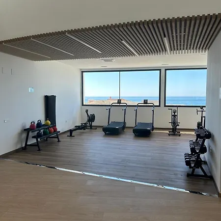 Lucy Sea View Фуэнхирола
